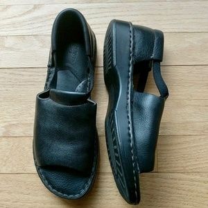 Women sandals 8.5 dark brown leather flats walking